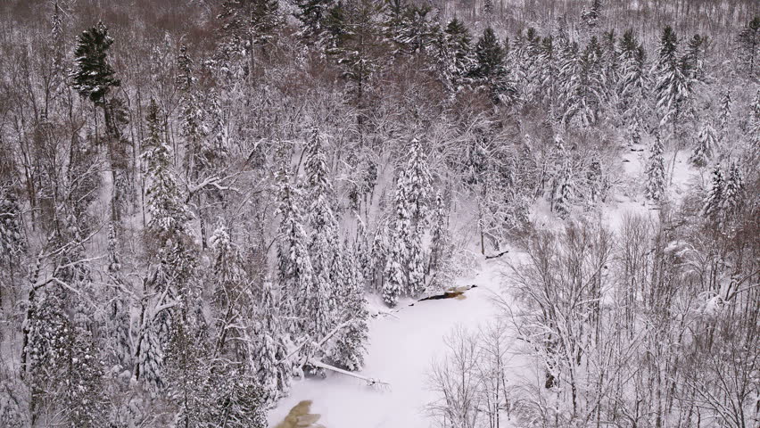 Cinematic drone footage showcasing the snowy landscape around Lake Superior in Northern Michigan.