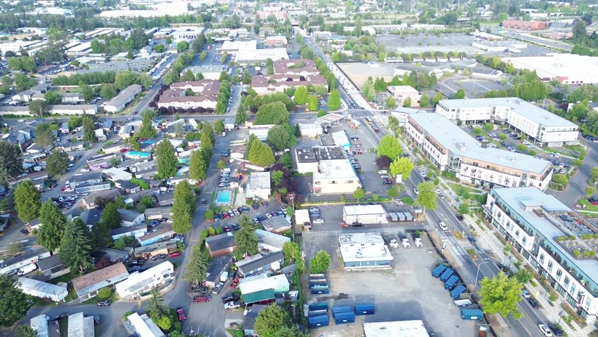 Baseball fields border expansive woodland corridors near regional neighborhood sectors in Kent, WA. Integrated parking lots facilitate access to outdoor sports facilities situated in this vicinity. US
