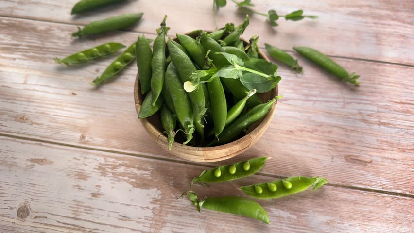 Fresh green peas in pods 