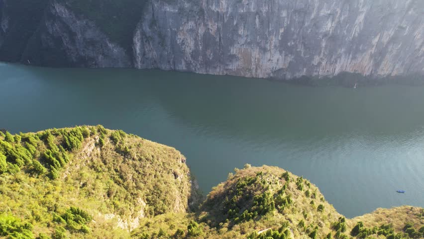 4K Wide natural scenery of Yangtze River Three Gorges waterway