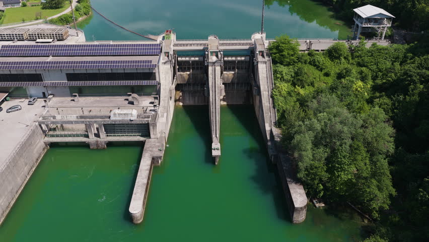This hydroelectric power station uses water to produce electricity while supporting the energy grid and renewable energy efforts.