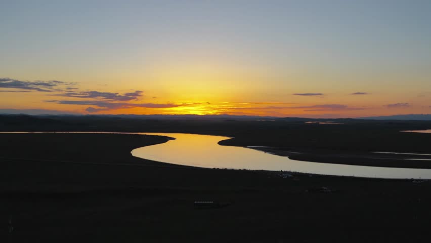 Time-lapse video of sunset at the First Bend of the Yellow River in Zoige County, Aba Prefecture, Sichuan, China.