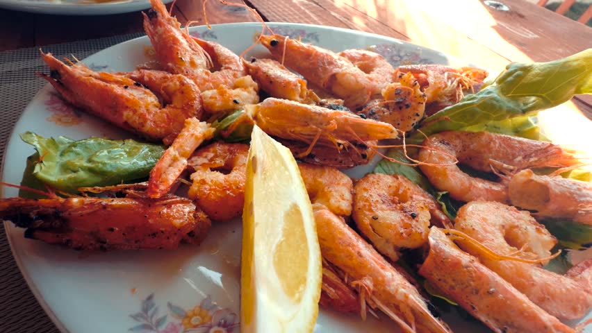 Fresh Prawns Fried Grill. Fried Grill  Seafood Cuisine. Delicious King Prawns Grilled Roast Healthy Sea Food. Smoked Grilled Prawns. Fish Cooked On Grill. Fresh Shrimps Fried On Grill With Seasoning