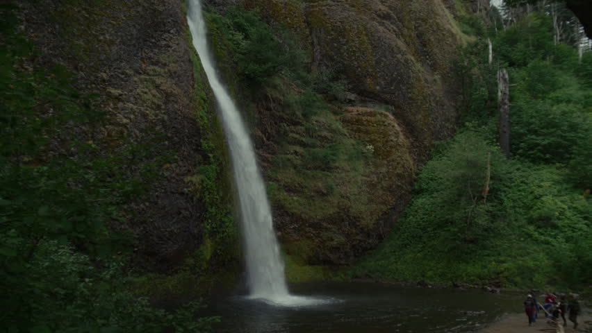 Static view of horsetail falls in Oregon during the spring