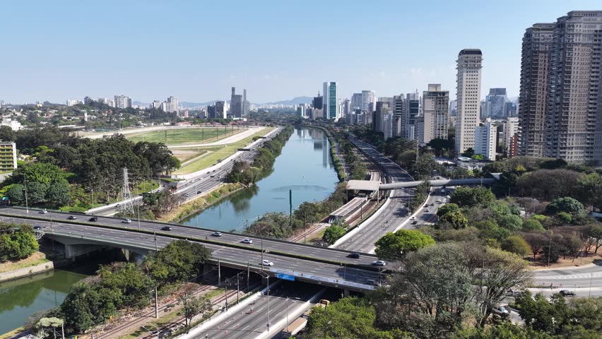 Cidade Jardim Bridge At Sao Paulo In Brazil. Downtown Cityscape. Freeway Road Scenery. Urban Landscape. Cidade Jardim Bridge At Sao Paulo In Brazil. Metropolis District. Sao Paulo Brazil.