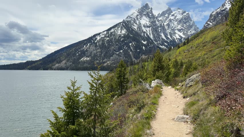 Grand Teton National Park - Hiking the Jenny Lake Loop Trail toward Cascade Canyon	