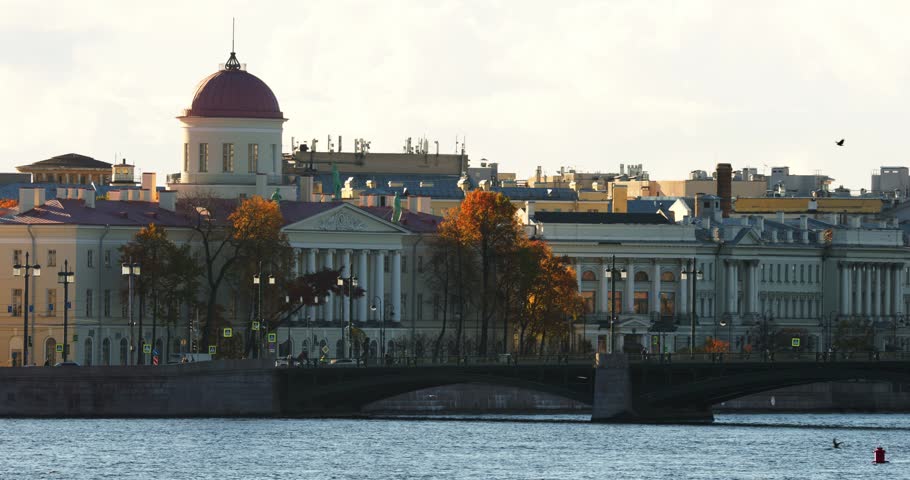 Russia, St.Petersburg, Old stock exchange building, pleasure boats in the Neva River at sunset, the drawbridge Palace, the cabinet of curiosities Museum, Rostral columns, shipyards