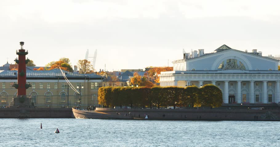Russia, St.Petersburg, Old stock exchange building, pleasure boats in the Neva River at sunset, the drawbridge Palace, the cabinet of curiosities Museum, Rostral columns, shipyards