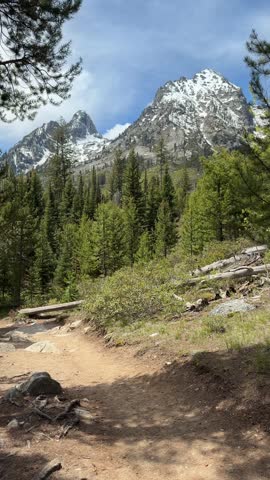 
Grand Teton National Park - Hiking the Jenny Lake Loop Trail toward Cascade Canyon	