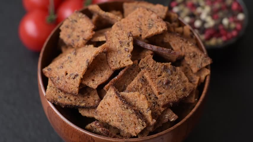 Croutons or crackers made from rye bread with garlic, salt, and spices. Croutons with salt