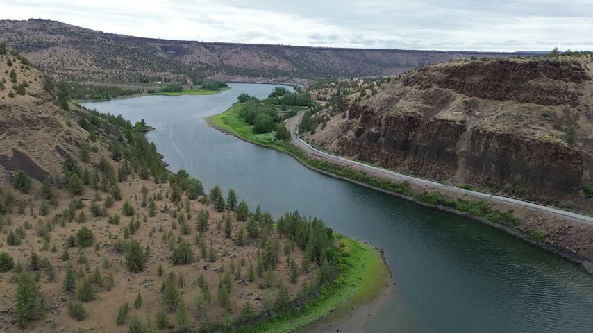 Idyllic Lake Billy Chinook - The Cove Palisades State Park, Oregon