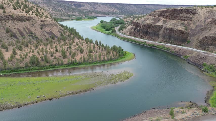 Lake Billy Chinook plateau - The Cove Palisades State Park, Oregon