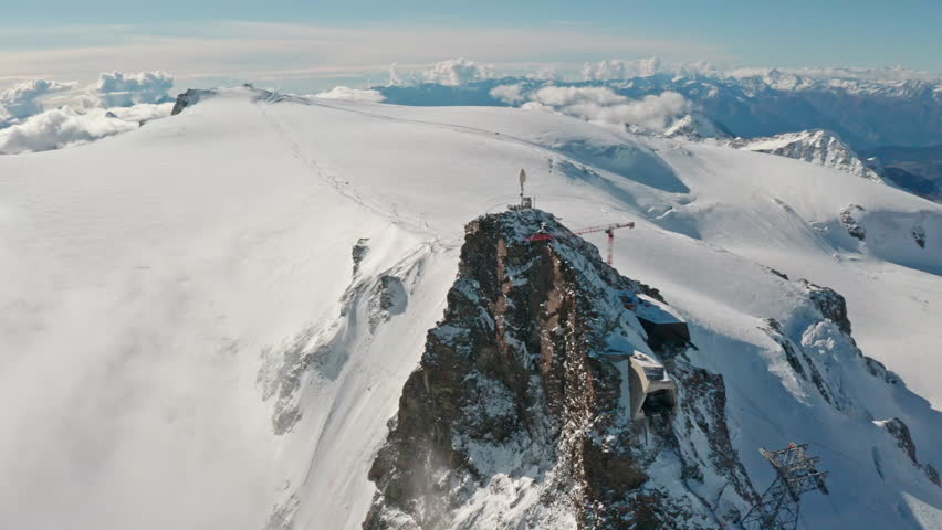 360-degree orbit around the Matterhorn Glacier Paradise summit station near Klein Matterhorn in Zermatt, showcasing glaciers, snow-covered peaks and breathtaking alpine scenery.