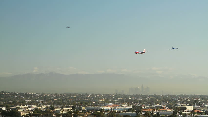 Air Traffic: Congested air traffic over Los Angeles.  High-quality animation