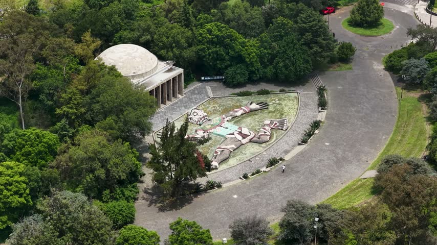 Orbital video of fountain with Diego Rivera mural in mexico city