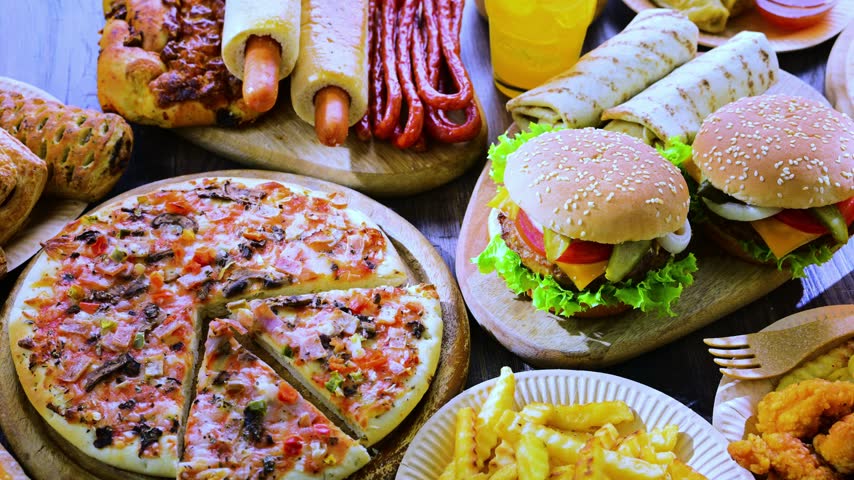 Foods enhancing the risk of cancer. Junk food.