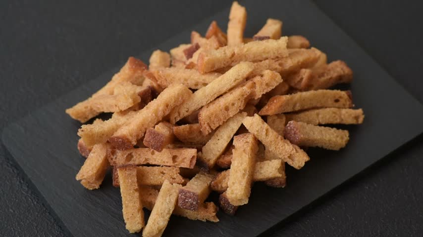 Croutons or crackers made from rye bread with garlic, salt, and spices. Croutons with salt