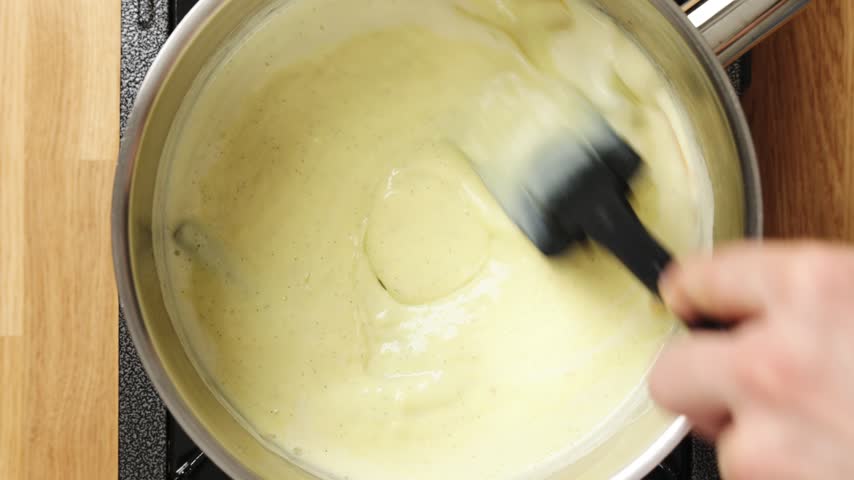 
Thickening mixture is stirred with silicone spatula in saucepan. Warm dairy turns into smooth homemade vanilla pudding. Serve chilled dessert with berries, caramel, chocolate, nuts or whipped cream.