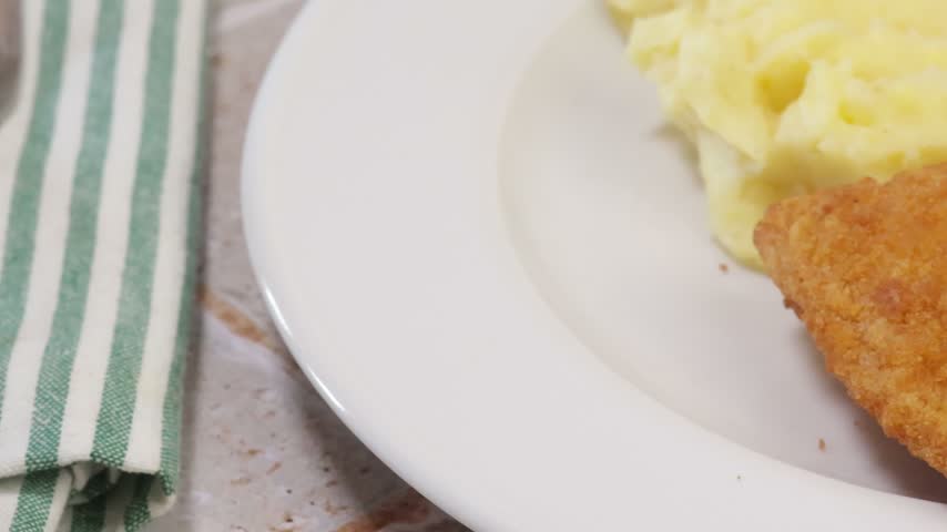 Cordon bleu and mashed potatoes