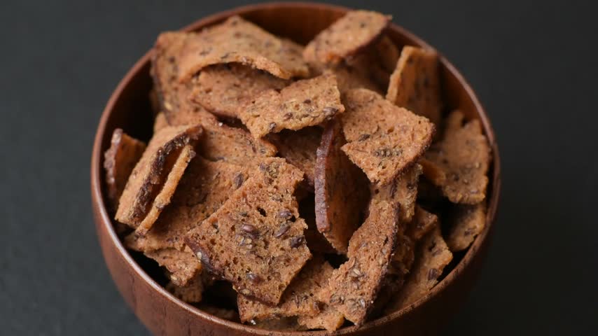 Croutons or crackers made from rye bread with garlic, salt, and spices. Croutons with salt