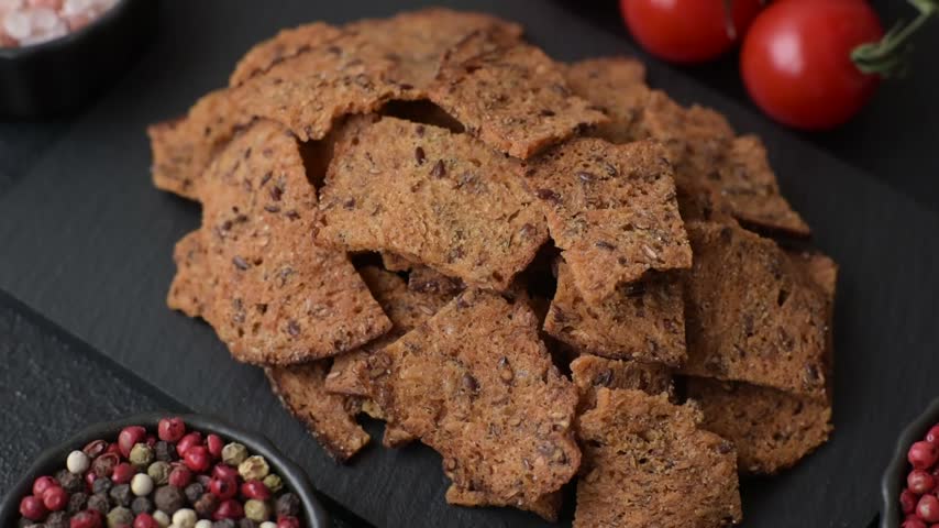 Croutons or crackers made from rye bread with garlic, salt, and spices. Croutons with salt