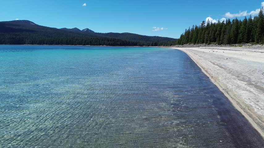 Crescent Lake - Cascade Range scenery in Oregon