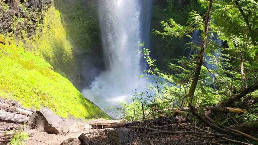 Middle Falls on the Lewis River in Washington State