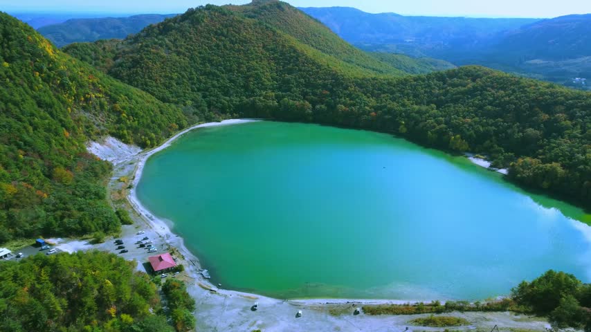 宮城県鳴子温泉 潟沼のエメラルドグリーンに輝くカルデラ湖 ドローン空撮 Aerial view of Katanuma lake with emerald green water, Naruko Onsen, Miyagi, Japan