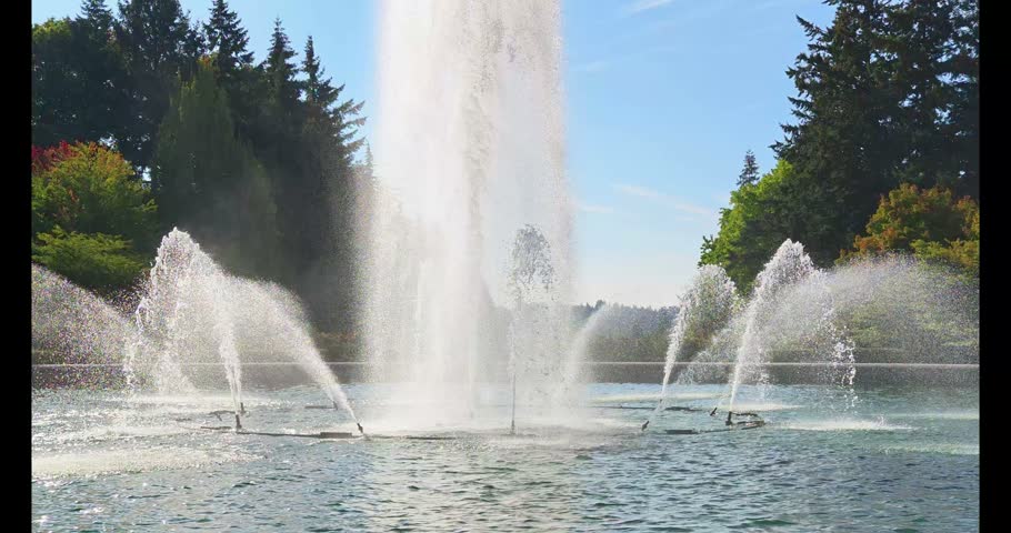 Drumheller Fountain at University of Washington Campus in Seattle 4K