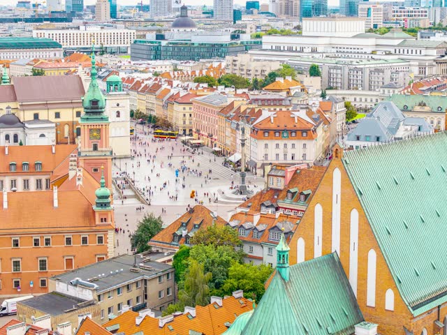 Aerial view of the historic Castle Square in Warsaw, featuring Sigismund