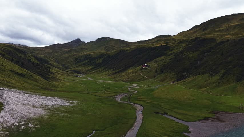 Beautiful Mountainrange with alpine hut