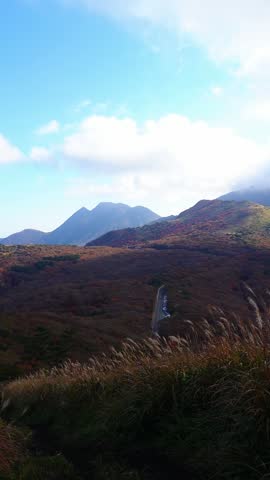 Mountains and Autumn Foliage (Kokonoe Town, Oita Prefecture)
