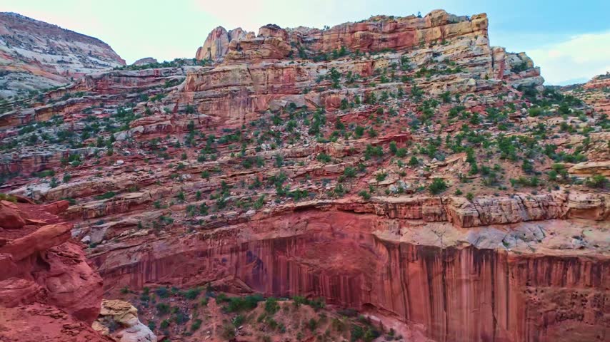 Scenic view of Grand Wash canyon along Cassidy Arch trail