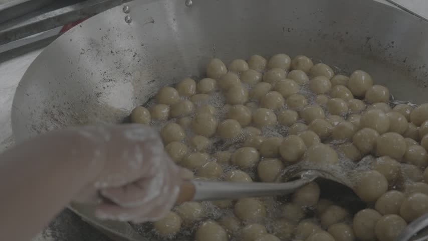 The chef is making fried glutinous rice balls
