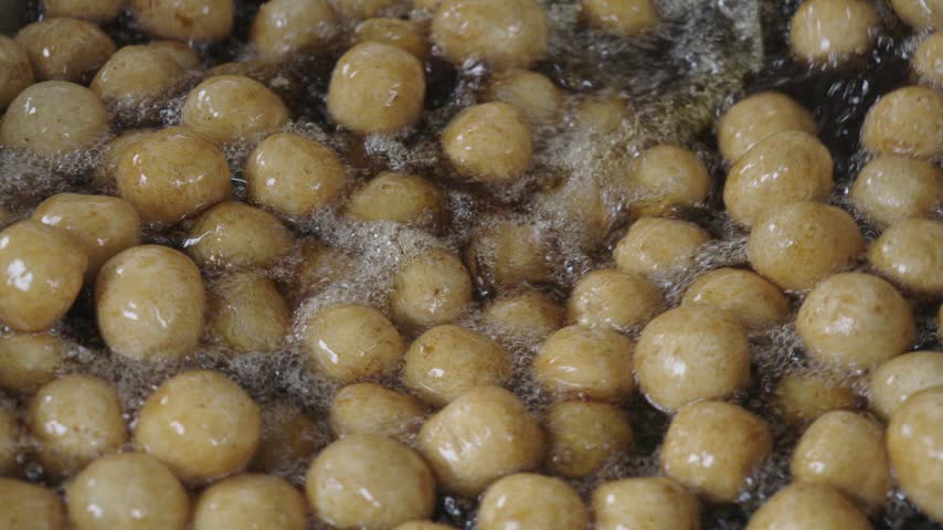 The chef is making fried glutinous rice balls