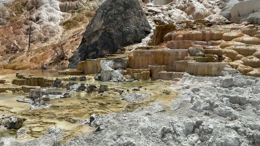 Yellowstone National Park - Mammoth Hot Springs, Devils Thumb and Palette Springs