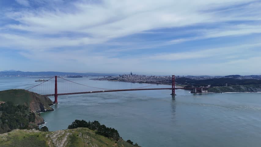 Golden gate bridge and san francisco skyline