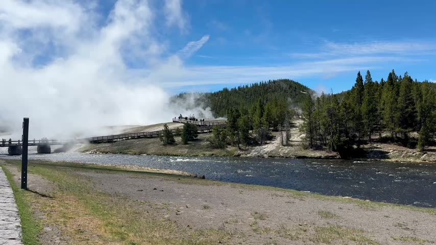 Firehole River, Midway Geyser Basin, Yellowstone National Park, Wyoming, USA