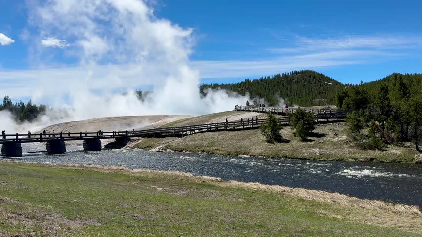 Firehole River, Midway Geyser Basin, Yellowstone National Park, Wyoming, USA