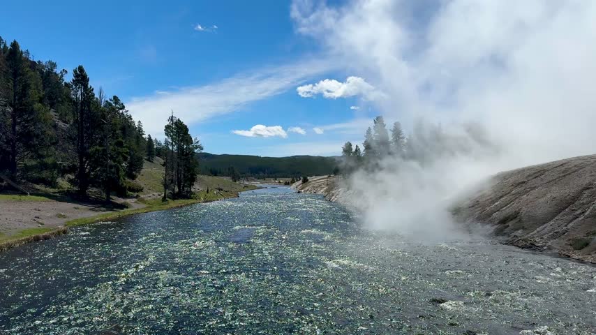 Firehole River, Midway Geyser Basin, Yellowstone National Park, Wyoming, USA
