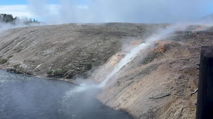 Firehole River, Midway Geyser Basin, Yellowstone National Park, Wyoming, USA