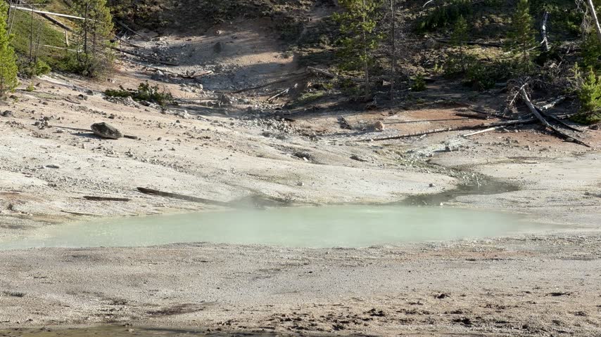 Yellowstone National Park - Hot spring at Artists Paintpots
