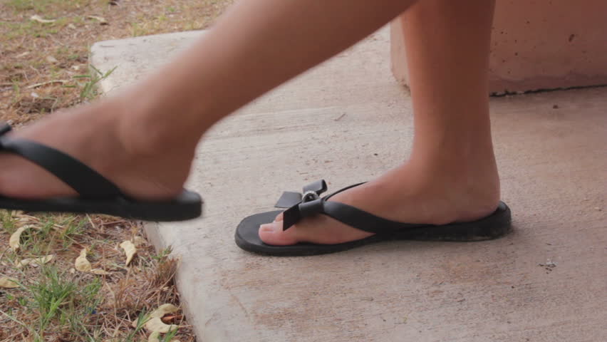 girls in flip flops
