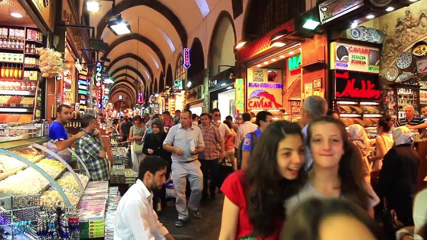 ISTANBUL - JUL 3: Turkish people shop in famous Egyptian Bazaar (Spice Market)