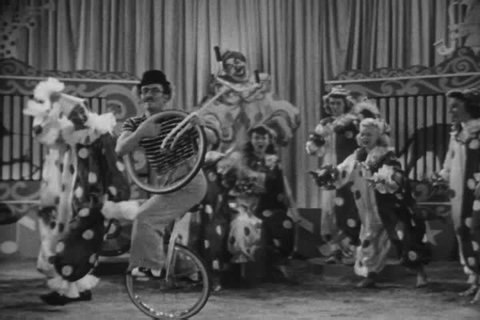 1950s - A strange song about the circus from 1950.