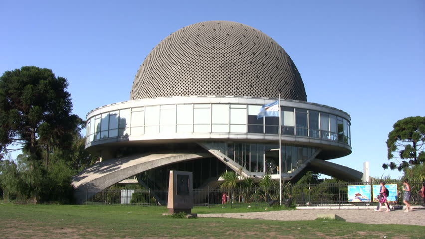 Planetarium of Buenos Aires, Argentina. A few visitors strolling around (source HDV 1080i50, Can. HV30).