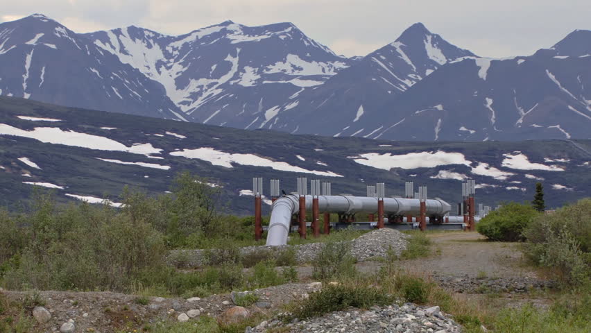 Pullback with Trans-Alaskan Pipeline in the foreground and Alaskan mountains in