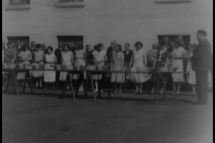 1930s - Dishwashing competition featuring housewives of 1931.