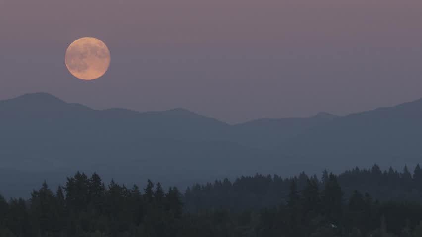 Time Lapse of Moonrise over Happy Valley in Oregon with Mountain Range and Trees on a Full Moon Evening 1920x1080