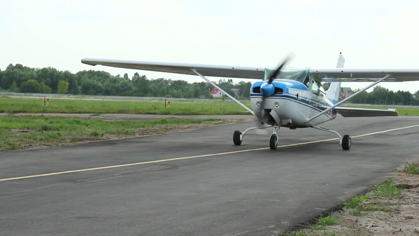 Steering plane with propeller approaching